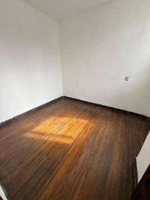¡Excelente oportunidad! Vacío, con terraza y mucho sol