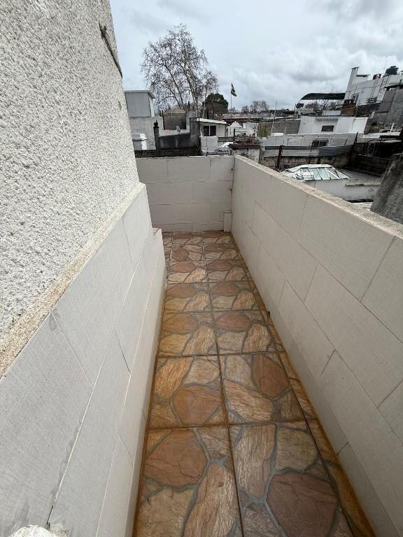 ¡Excelente oportunidad! Vacío, con terraza y mucho sol