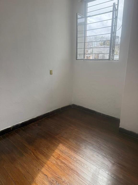 ¡Excelente oportunidad! Vacío, con terraza y mucho sol