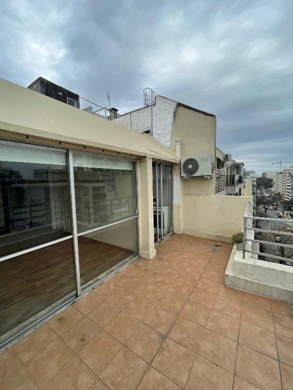 POCITOS NUEVO. SE ALQUILA PENTHOUSE DE 2 DORMITORIOS 2 BAÑOS