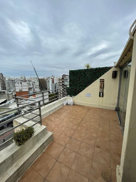 POCITOS NUEVO. SE ALQUILA PENTHOUSE DE 2 DORMITORIOS 2 BAÑOS
