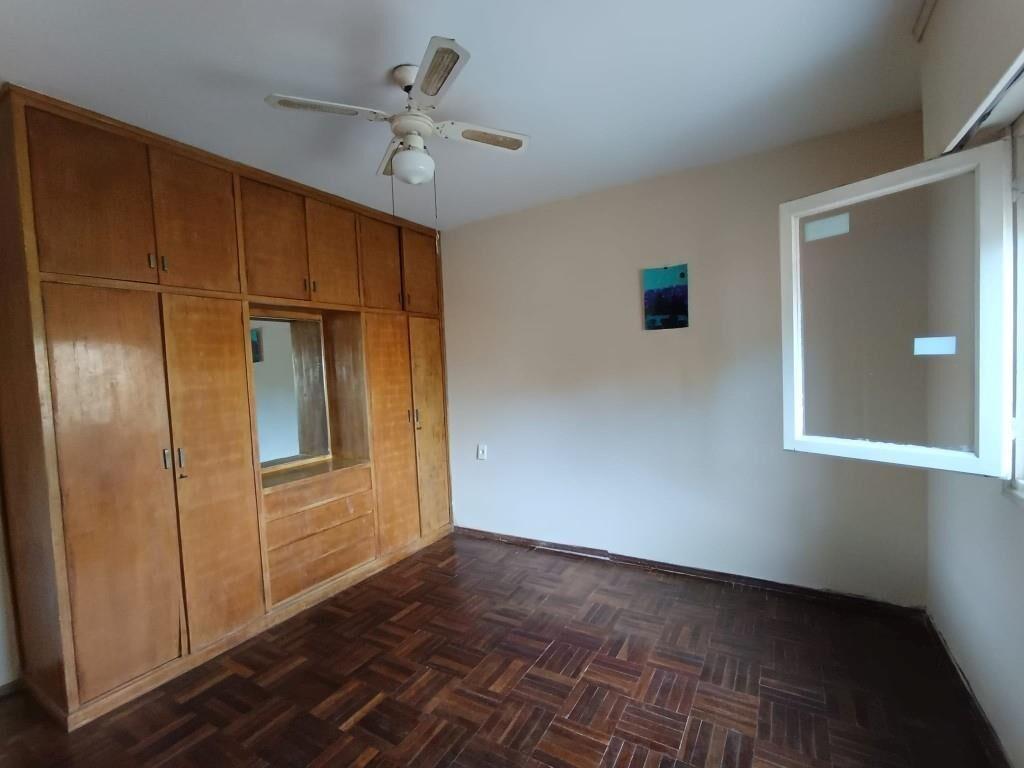 Casa de 2 dormitorios en Malvín Norte con jardín al frente,
