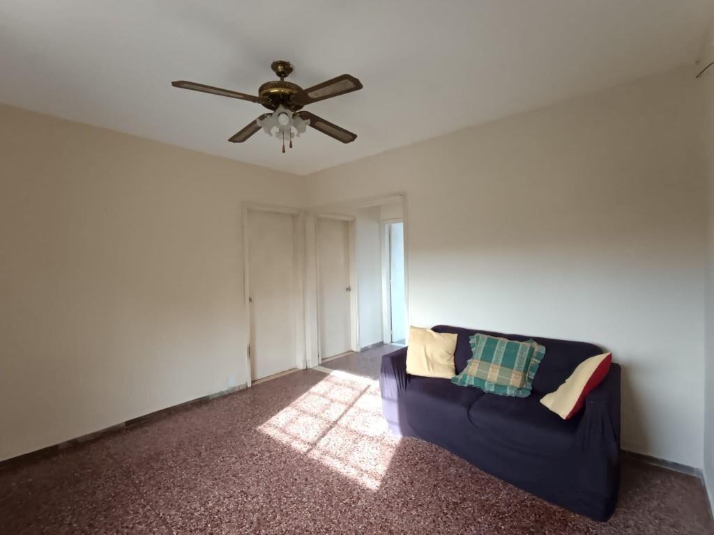 Casa de 2 dormitorios en Malvín Norte con jardín al frente,