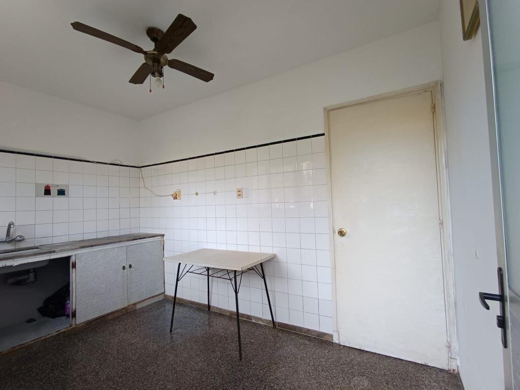 Casa de 2 dormitorios en Malvín Norte con jardín al frente,
