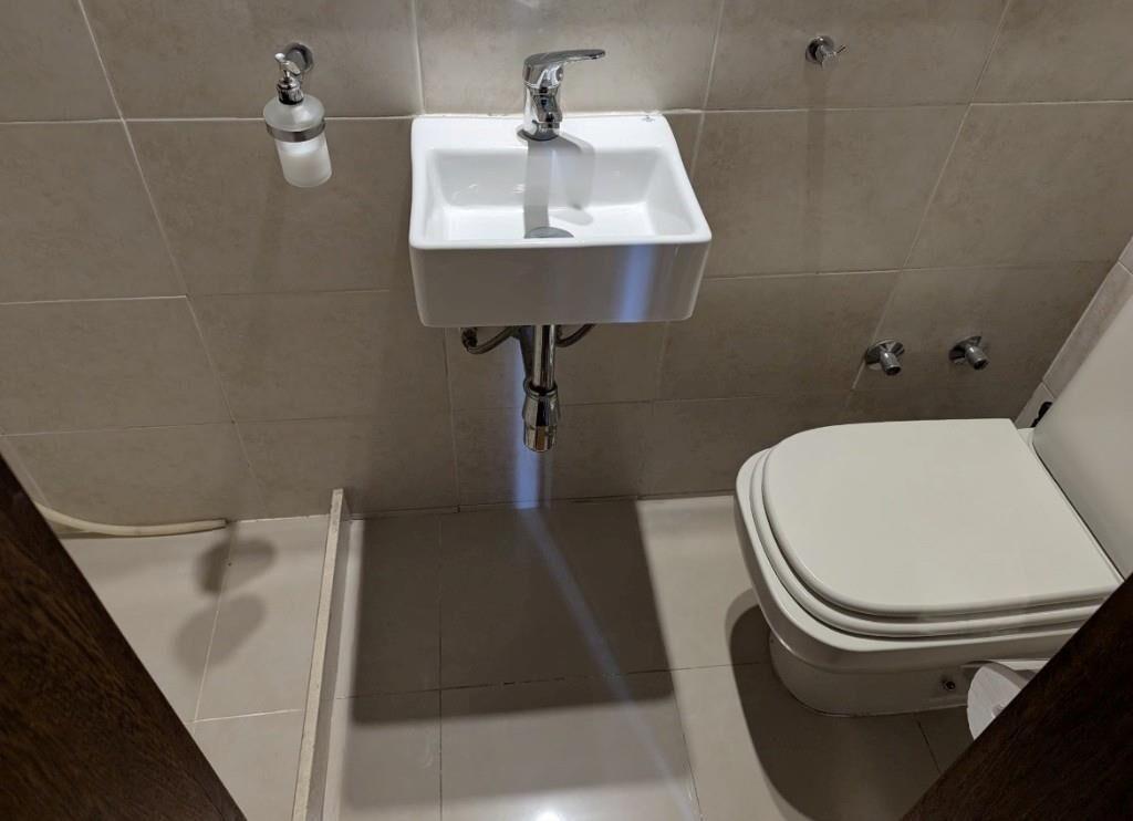 Benito Lamas, apto 2 dorm, y gge $ 40.000.-
