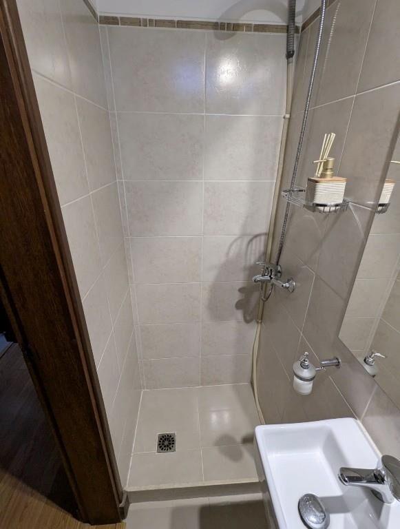 Benito Lamas, apto 2 dorm, y gge $ 40.000.-