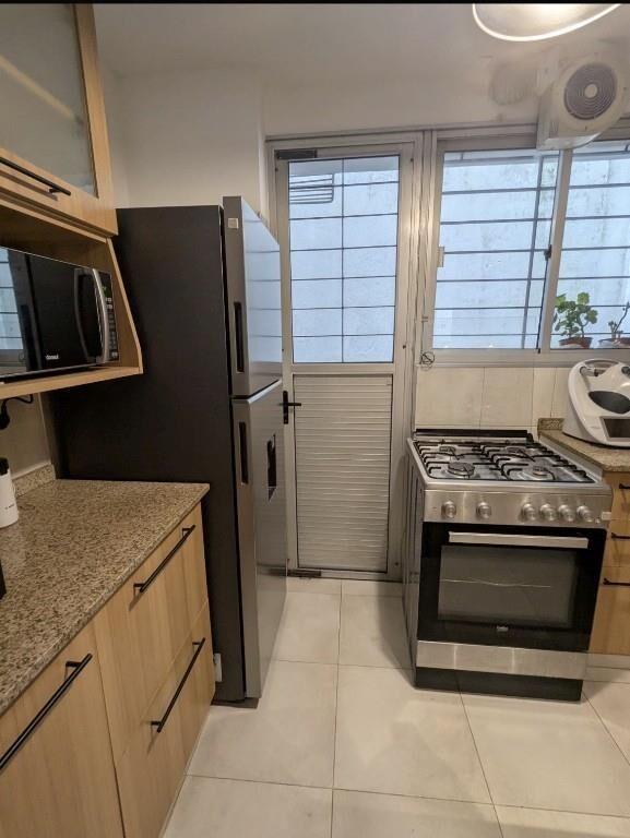 Benito Lamas, apto 2 dorm, y gge $ 40.000.-