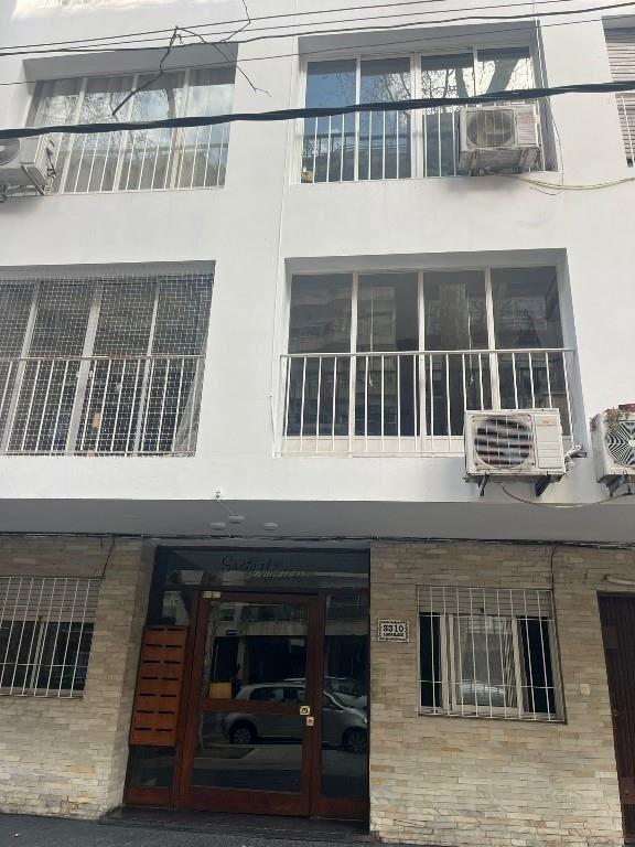 Apto. al frente en piso 2 con bajos GGCC a 200 mts del mar