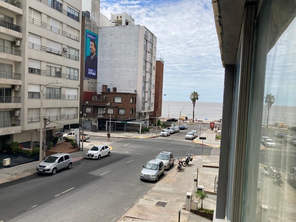 Alquiler apartamento 2 dormitorios 2baños a1 cuadra del mar