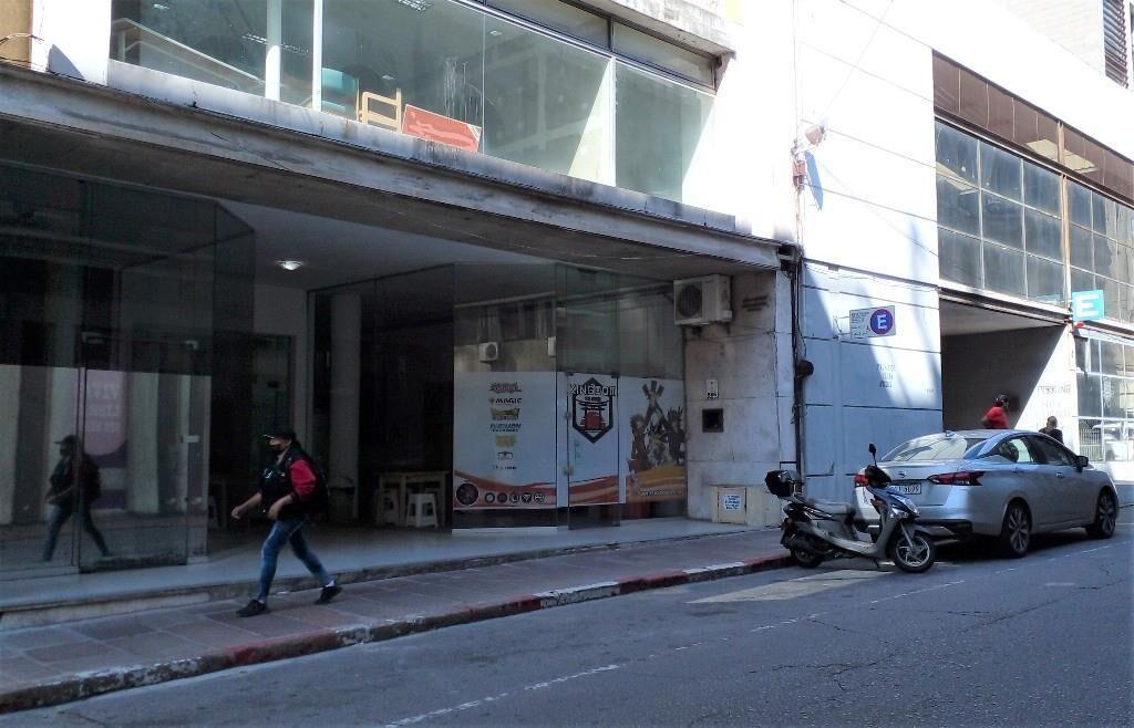 Alquiler oficina en Ciudad Vieja, con vista al puerto