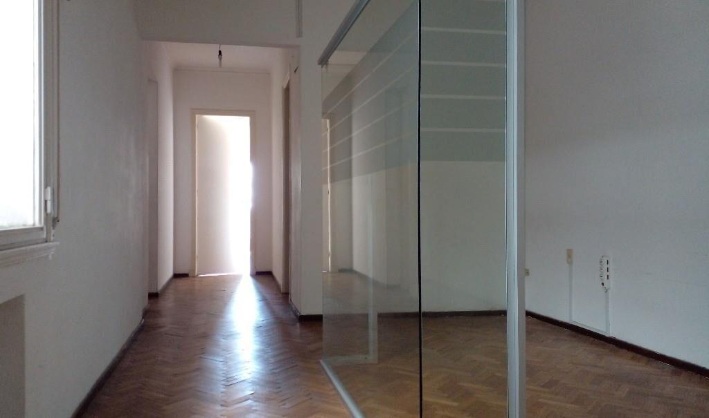 Alquiler oficina en Ciudad Vieja, con vista al puerto