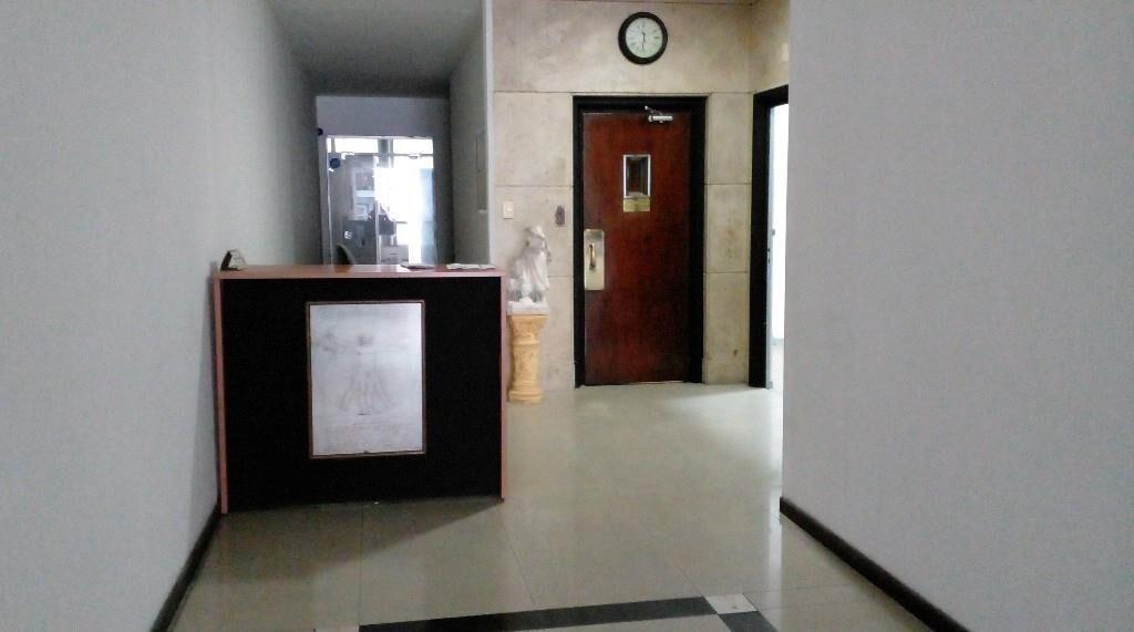 Alquiler oficina en Ciudad Vieja, con vista al puerto