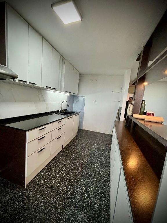 Se Alquila - Malvin Alto -3 Dormitorios 1 baño Semi-amoblado