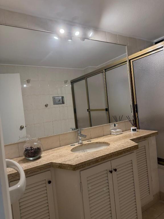 Alquiler Pocitos 3 dormitorios 3 baños +servicio 2 gges