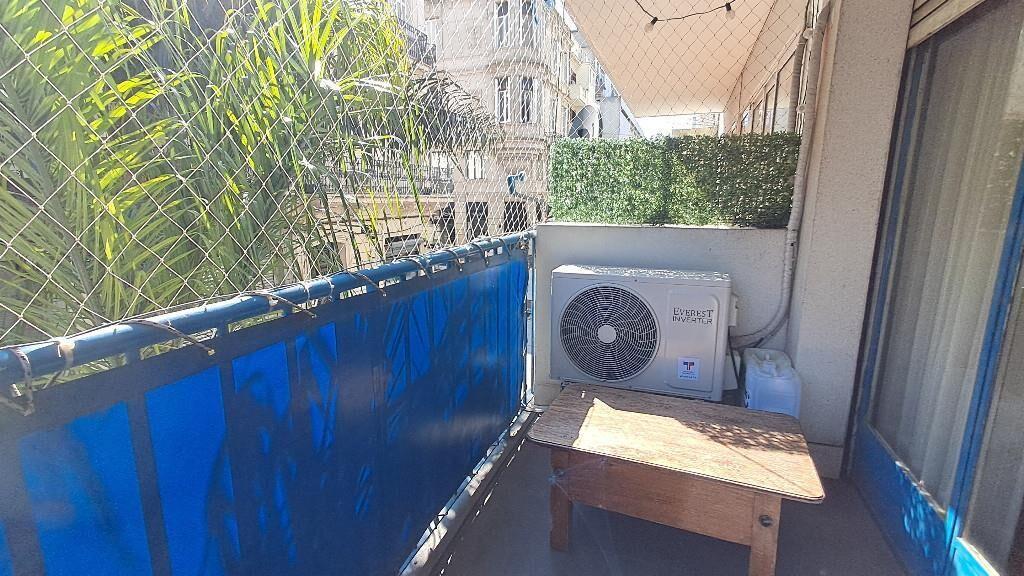 Estratégico Apartamento con garage sobre peatonal