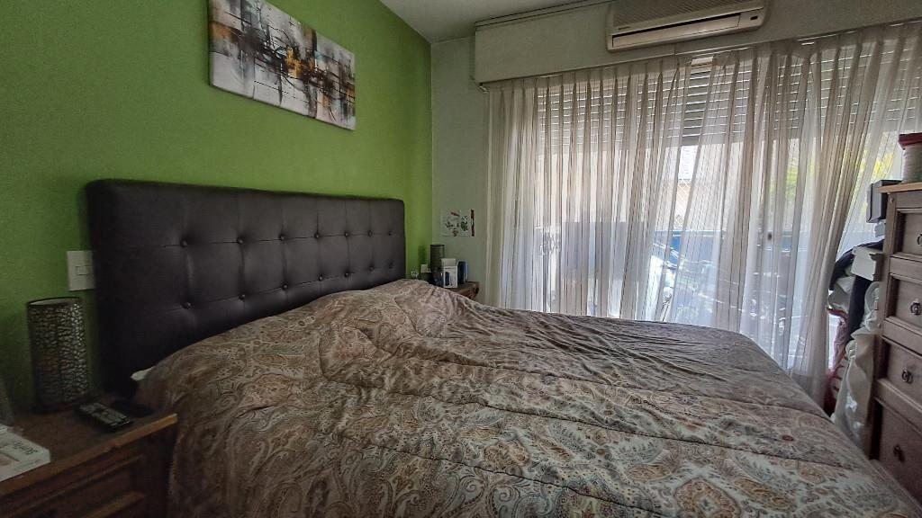 Estratégico Apartamento con garage sobre peatonal