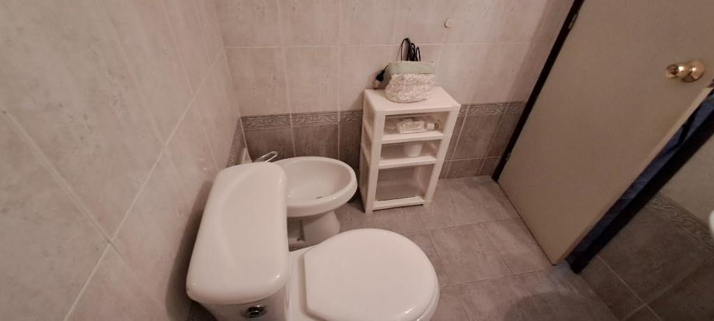 POCITOS. FTE.TZA,L.COM,1DORM,A/A,WIFI.U$S890.T.09963397