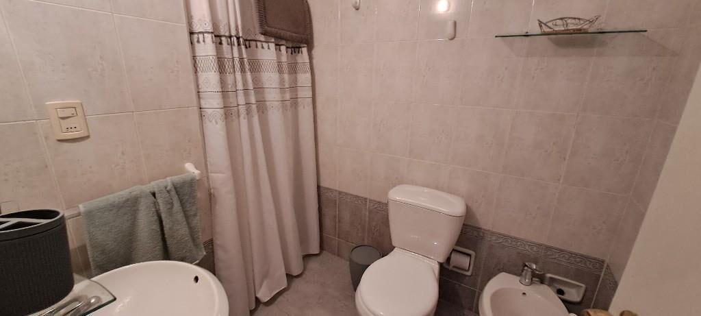 POCITOS. FTE.TZA,L.COM,1DORM,A/A,WIFI.U$S890.T.09963397