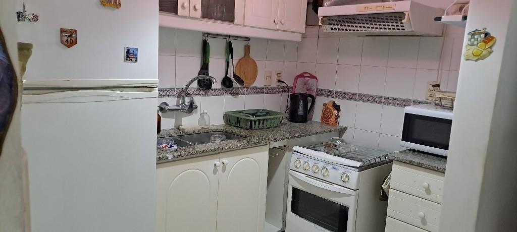 POCITOS. FTE.TZA,L.COM,1DORM,A/A,WIFI.U$S890.T.09963397