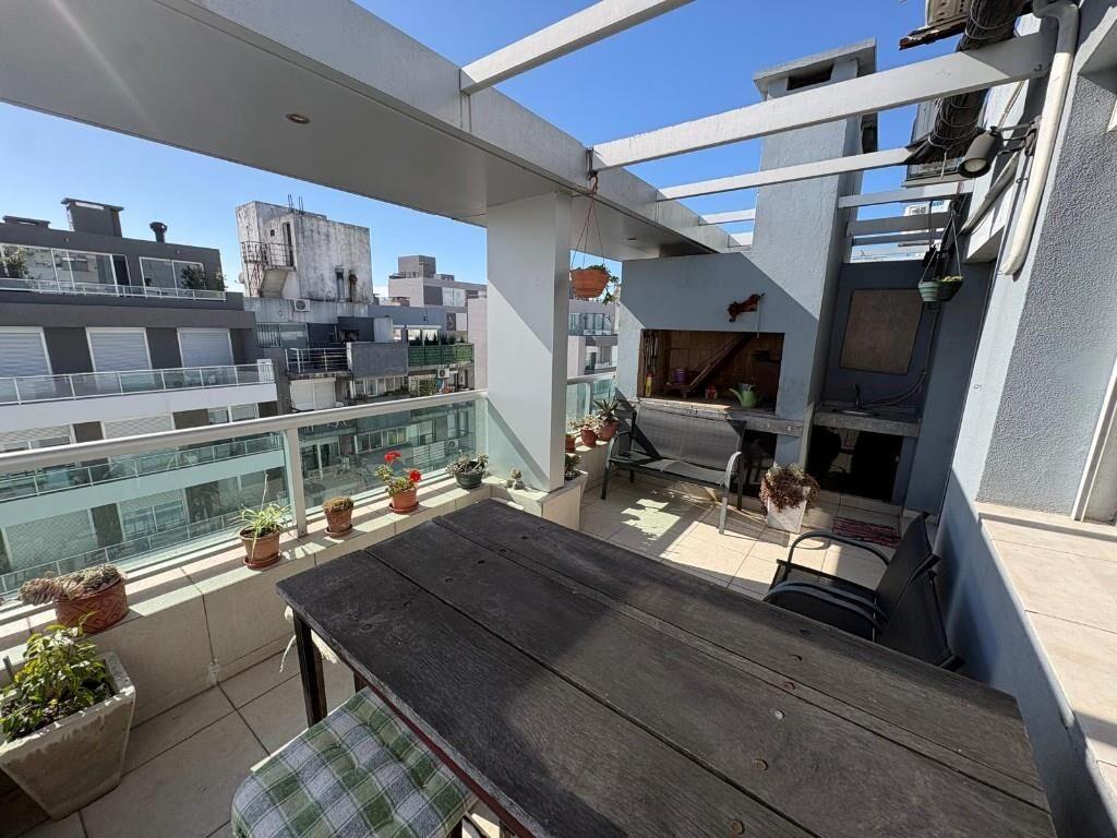 IDEAL PENTHOUSE AMUEBLADO CON TERRAZA Y GGE EN TRES CRUCES!