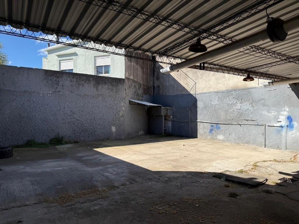 Local para Taller o Deposito sobre la calle Magallanes!