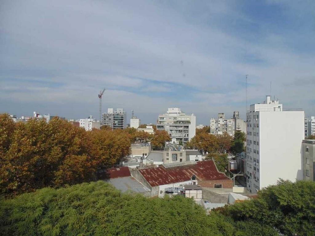 PISO ALTO C/VISTA DESPEJADA 1 O 2 DORM. Y GGE. G.COM BAJOS !
