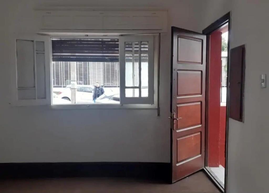 Se alquila Casa PH 2 dorm 1 baño, Calle Marco Bruto, Pocitos