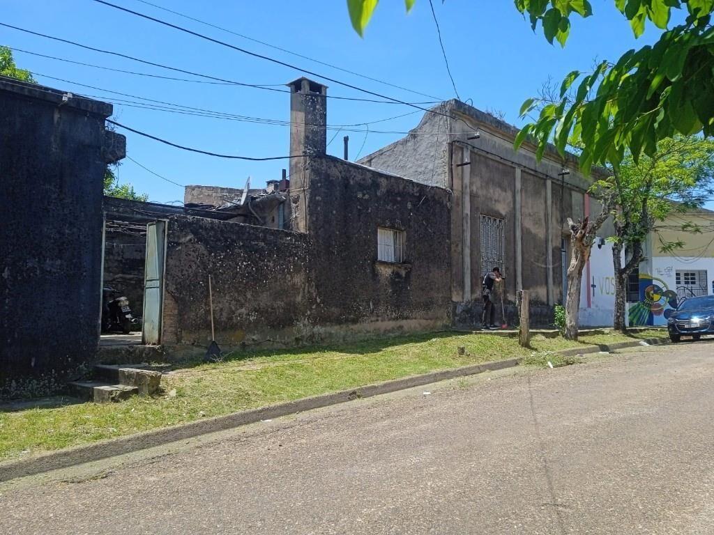 Casa en Centro de Salto a Reciclar. Oportunidad.