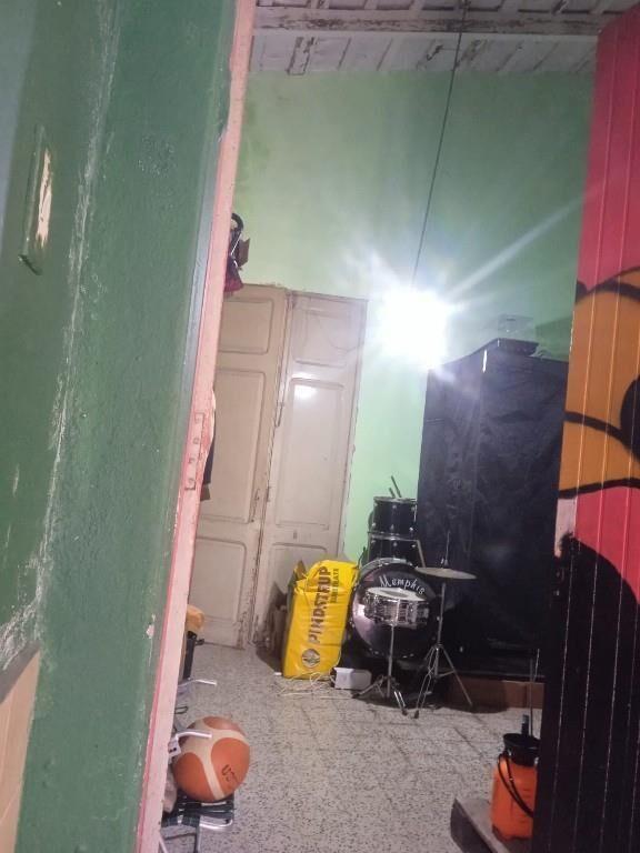 Casa en Centro de Salto a Reciclar. Oportunidad.