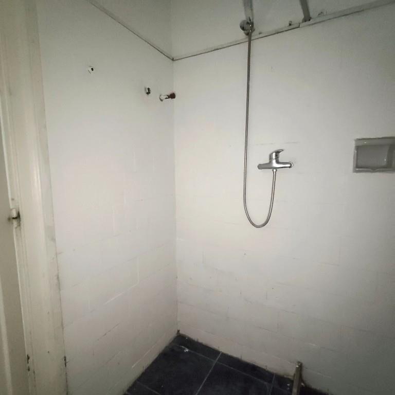 Apartamento de tres dormitorios, próximo a Facultad de Arqui