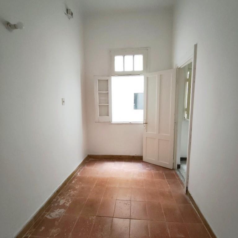 Apartamento de tres dormitorios, próximo a Facultad de Arqui