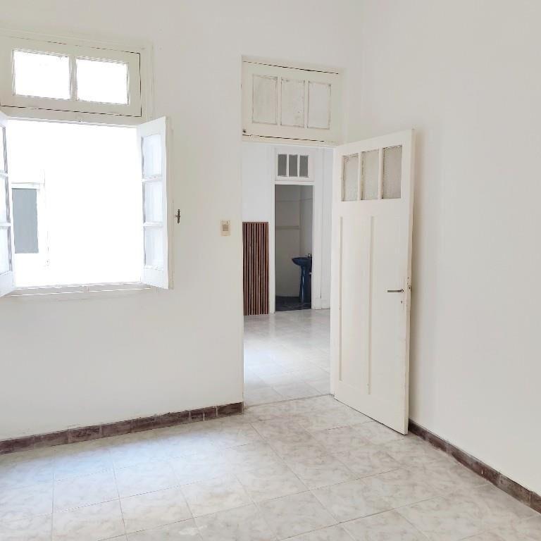 Apartamento de tres dormitorios, próximo a Facultad de Arqui