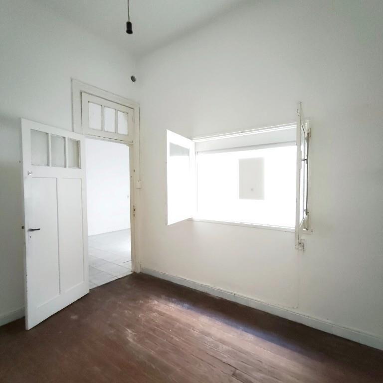 Apartamento de tres dormitorios, próximo a Facultad de Arqui