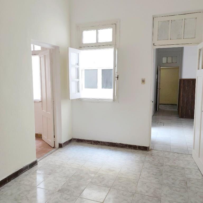 Apartamento de tres dormitorios, próximo a Facultad de Arqui