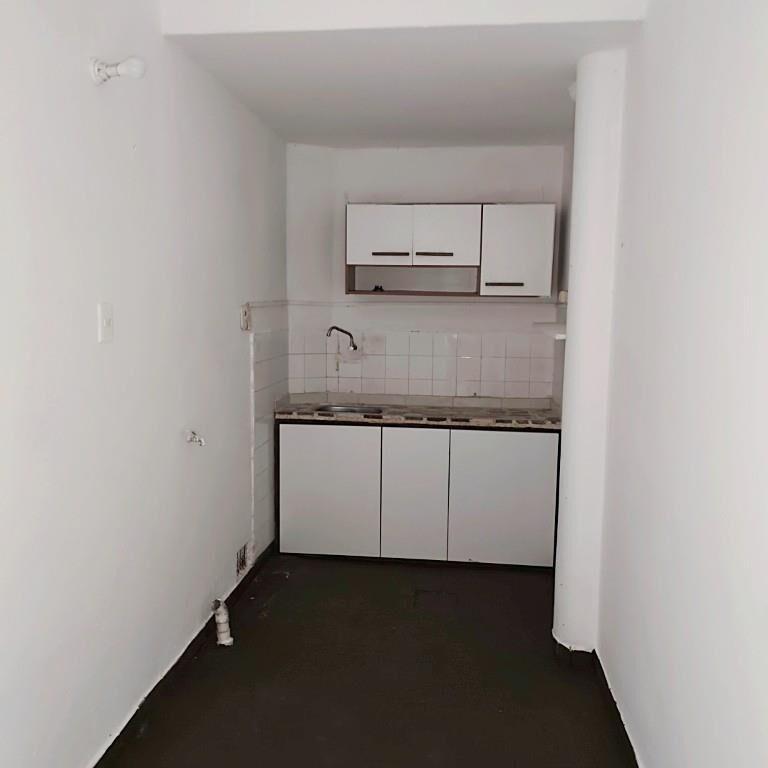 Apartamento de tres dormitorios, próximo a Facultad de Arqui