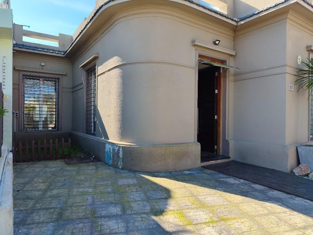 alquiler casa 3 dormitorios jardin y fondo en Malvín
