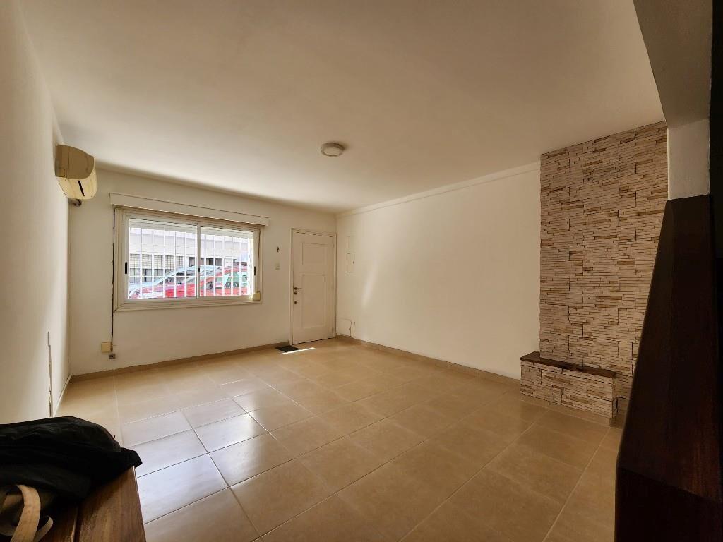 Casa En Venta, 2 Dormitorios, Patio, Dos Plantas, con Renta