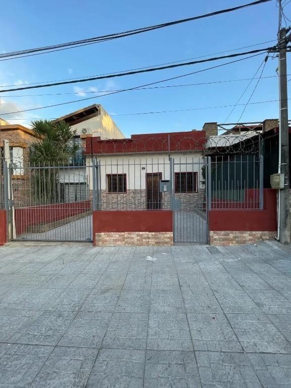 Amplia, cochera,parrillero, a pasos de Solano Lopez