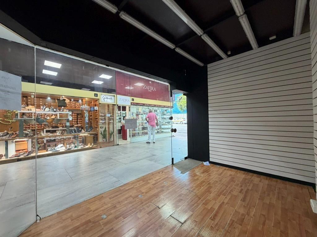 DIRI 18 Y J. HERRERA Y OBES GALERIA CRISTAL 8m2