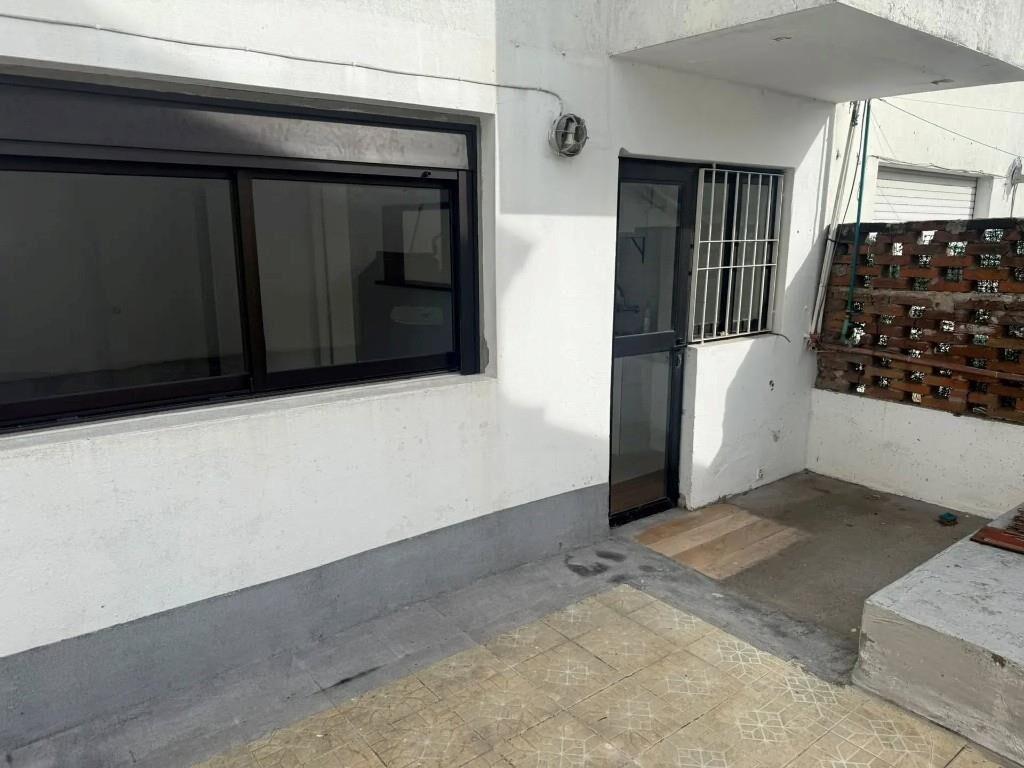 Gran ubicacion,patio, sobre avenidas, oportunidad