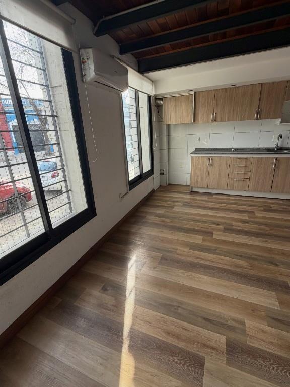 Duplex a pasos de S Martin y Millan,Gc bajisimos,impecable