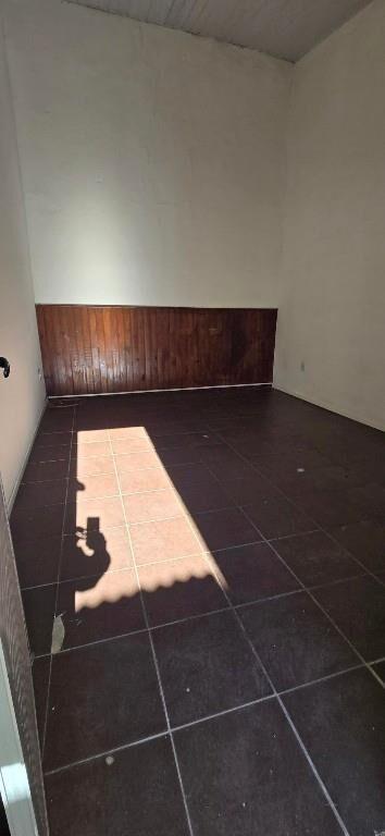 Linda Casita al Frente con Patio, Reciclada!!