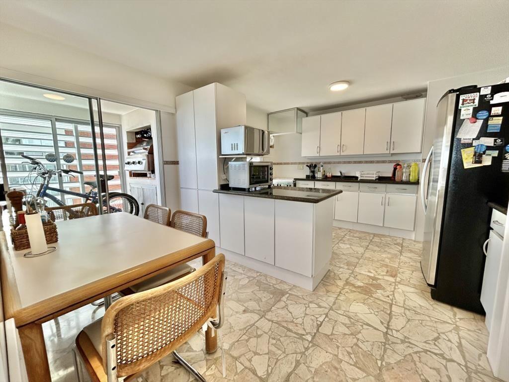 VENTA APARTAMENTO 3 DORMITORIOS MAS DEPENDENCIA EDIFICIO IM