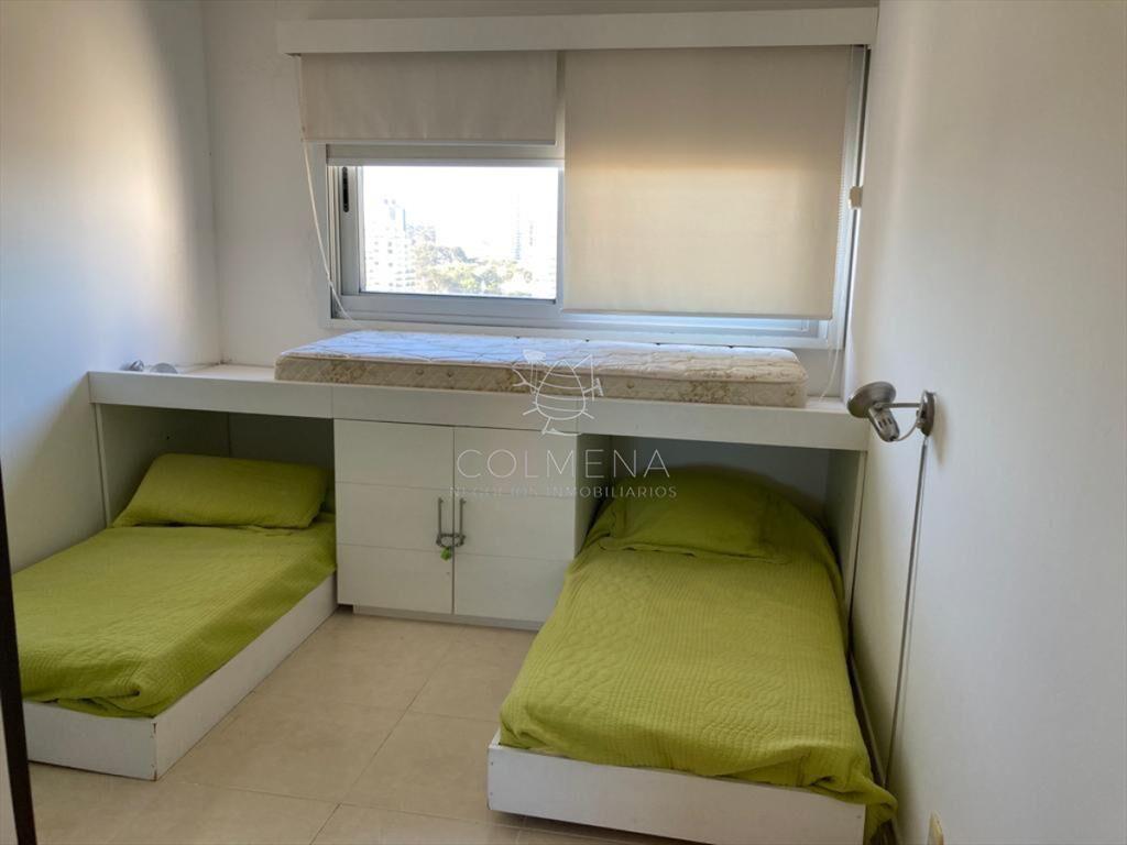 Apartamento en alquiler, con parrillero propio en Punta del