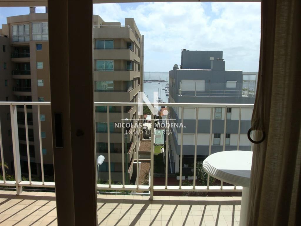 En venta apartamento de 2 dormitorios, en con al