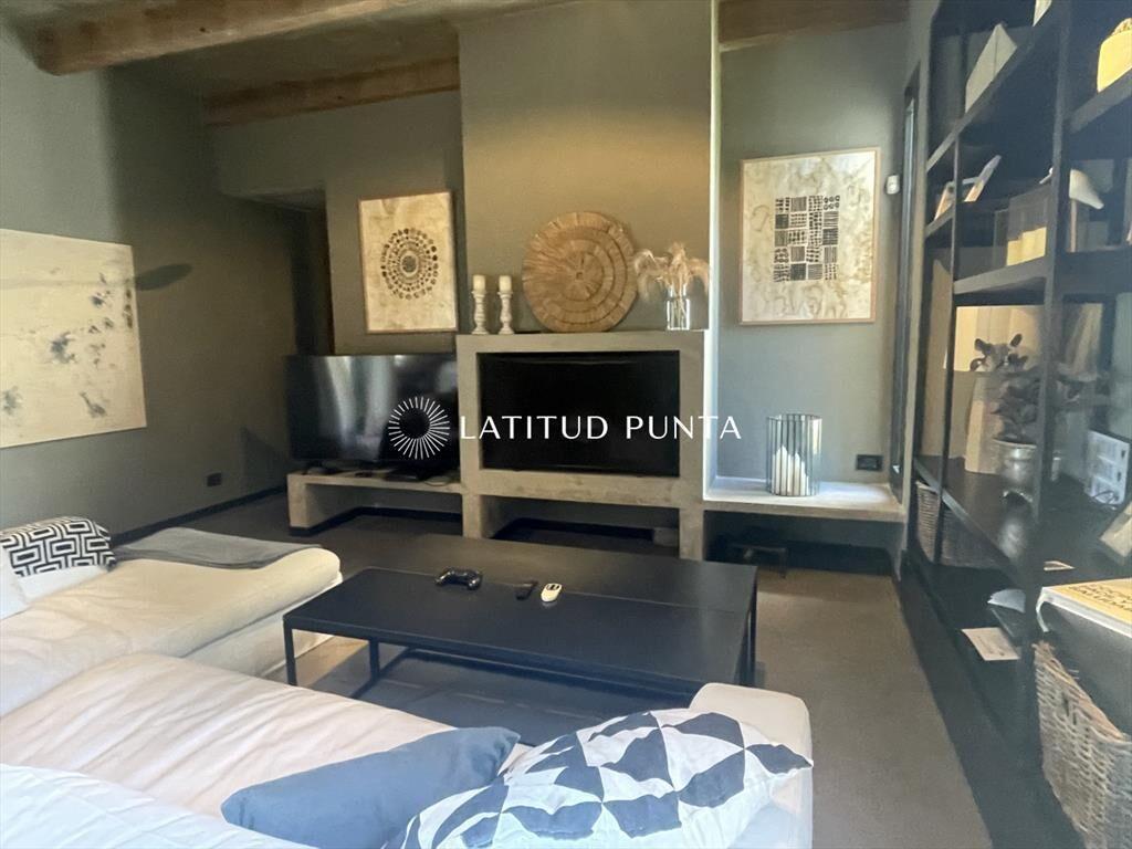 Moderna casa en zona colegios, 4 dormitorios