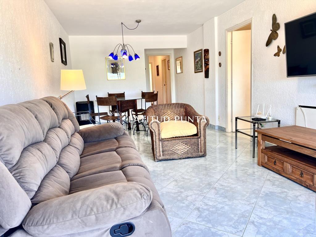 Apartamento 2 dormitorios mas dependencia. Mansa