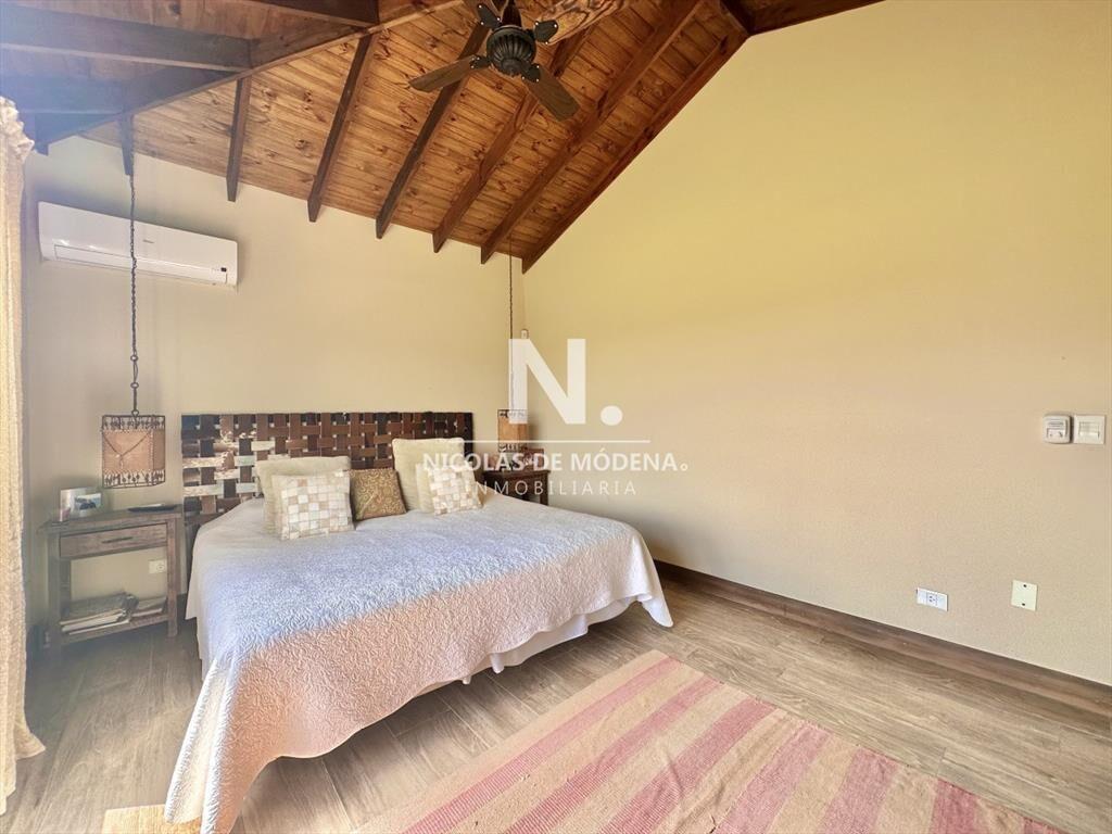 Casa de cuatro dormitorios en venta en Barrio El