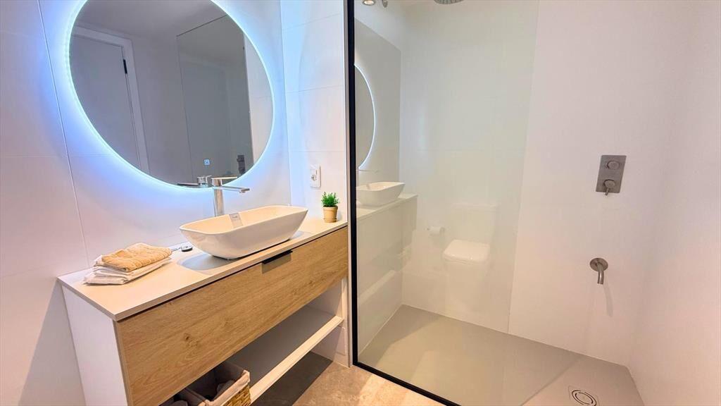 Venta Apartamento Buceo 2 dormitorios 2 baños garaje a estr