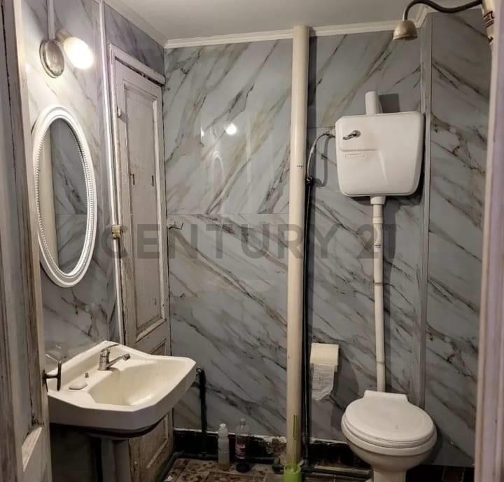 Casa 100m2, 3 dormitorios y altillo, sobre Av en Reducto,...